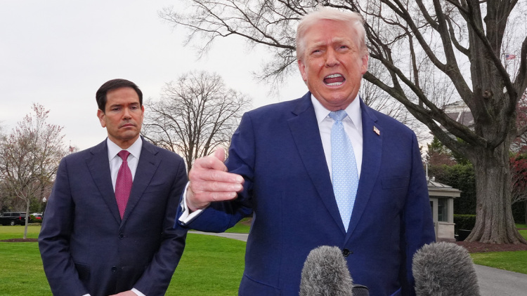 «Δεν θέλω εκεχειρία με το Ιράν, τους ισοπεδώνουμε,  τα Στενά του Ορμούζ θα ανοίξουν κάποια στιγμή» λέει ο Τραμπ και ετοιμάζει ανάπτυξη χερσαίων δυνάμεων
