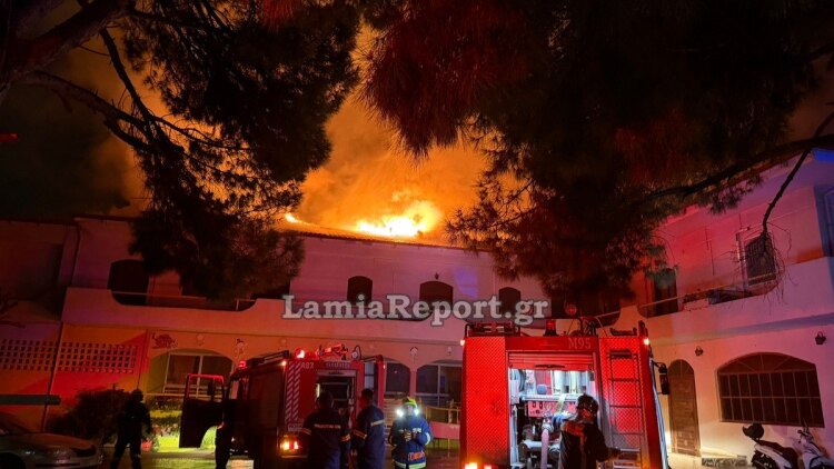 Φωτιά σε διαμέρισμα λίγο έξω από τη Λαμία, δείτε φωτογραφίες