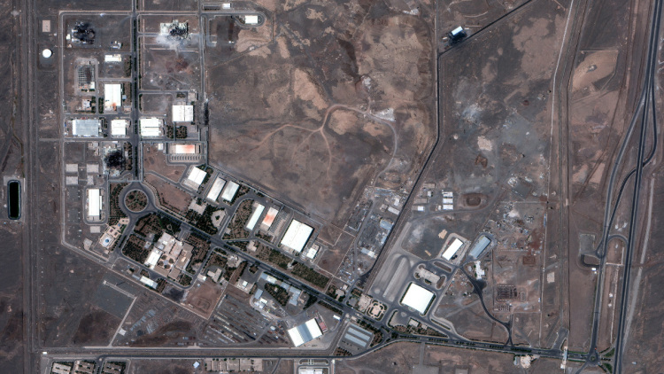 ΗΠΑ και Ισραήλ βομβάρδισαν τις πυρηνικές εγκαταστάσεις Natanz του Ιράν - Η Τεχεράνη εκτόξευσε βαλλιστικούς πυραύλους 4.000 χλ. μακριά, στον Ινδικό Ωκεανό