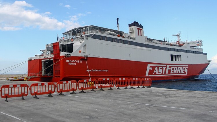 Ταλαιπωρία για 673 επιβάτες του πλοίου «Θεολόγος»: Καθυστέρηση απόπλου λόγω εμπλοκής κάβου στην προπέλα