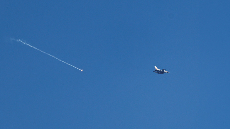 Χτύπησαν ισραηλινό F-16 οι Ιρανοί - Το Ισραήλ αρνείται ότι επιτέθηκε στην πυρηνική εγκατάσταση Νατάνζ και «δείχνει» τις ΗΠΑ