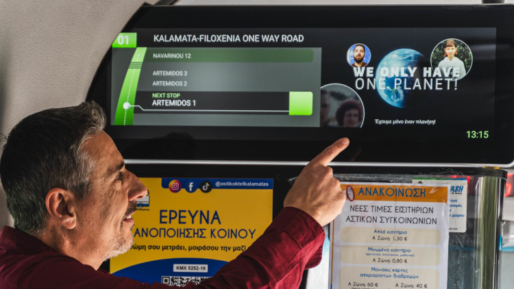 Ψηφιακές οθόνες στα λεωφορεία της Καλαμάτας «μιλούν» για την κλιματική αλλαγή