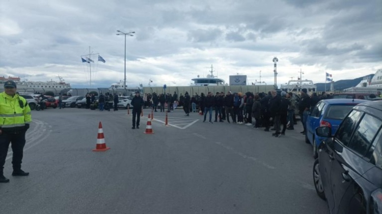 Λέσβος: Διαμαρτυρία των αγροτών στο λιμάνι της Μυτιλήνης, ζητούν μέτρα στήριξης της κτηνοτροφίας