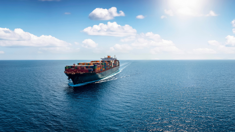 Έκρηξη κοντά σε φορτηγό πλοίο στα ανοικτά των ΗΑΕ