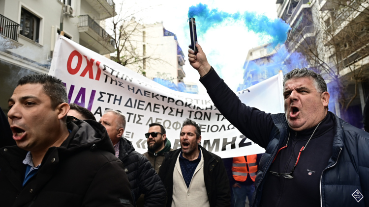 Απεργία οδηγών ταξί σε όλη τη χώρα,  πορεία προς το κέντρο της Αθήνας