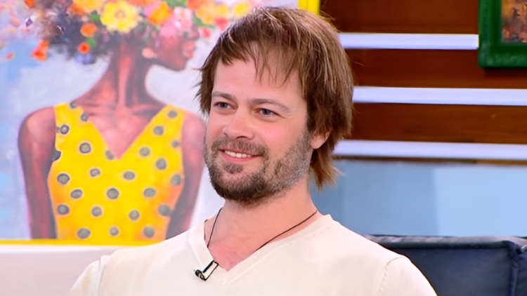 Ο σωσίας του Μπραντ Πιτ Άρης Κόντος μίλησε για τη συνεργασία τους: Δεν είναι καθόλου ψωνισμένος