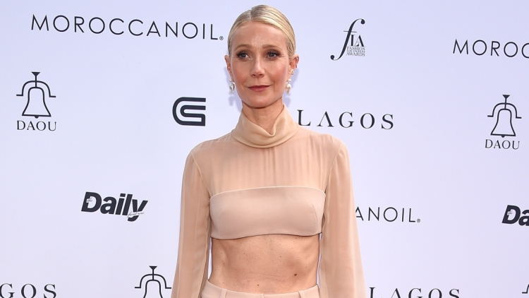 Σε δημοπρασία προσωπικά αντικείμενα της Γκουίνεθ Πάλτροου, οι τιμές πουλάει τα ρούχα και τα κοσμήματά της