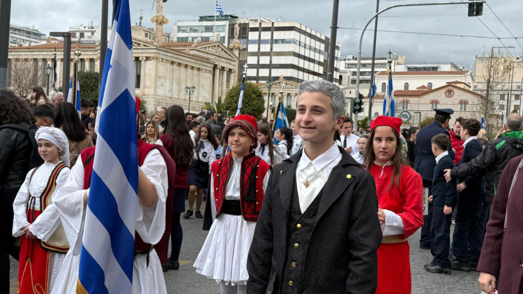 25η Μαρτίου: Όλα τα βλέμματα στην μαθητική παρέλαση στον 11χρονο... Καποδίστρια, δείτε εικόνες και βίντεο