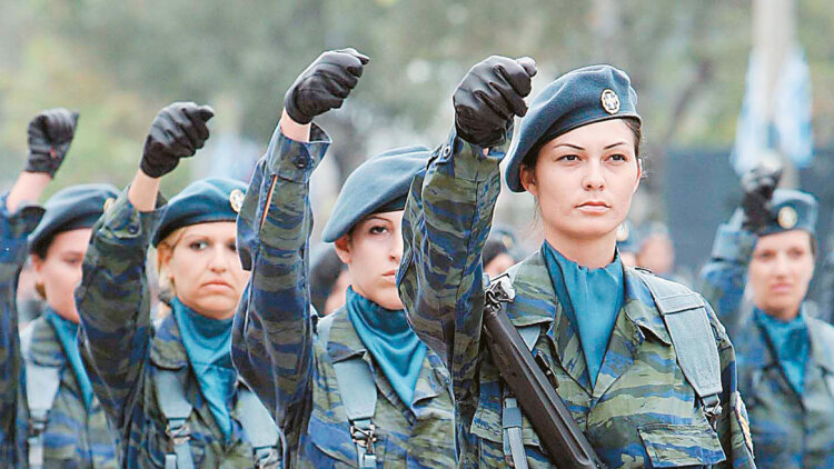 Γυναίκες πρώτη φορά στα χακί: Τριψήφιος αριθμός αιτήσεων για 12μηνη εθελοντική θητεία, δέλεαρ τα μόρια για προσλήψεις στο Δημόσιο

