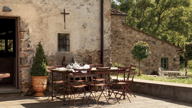 Πώς η ανακαίνιση μιας παλιάς οικίας στην Ιταλία την έκανε πιο λειτουργική, χωρίς να χάσει τον χαρακτήρα της (εικόνες)