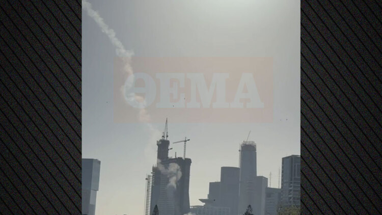 Δείτε βίντεο από τη σφοδρή πυραυλική επίθεση που εξαπέλυσε το Ιράν κατά του Ισραήλ τη νύχτα