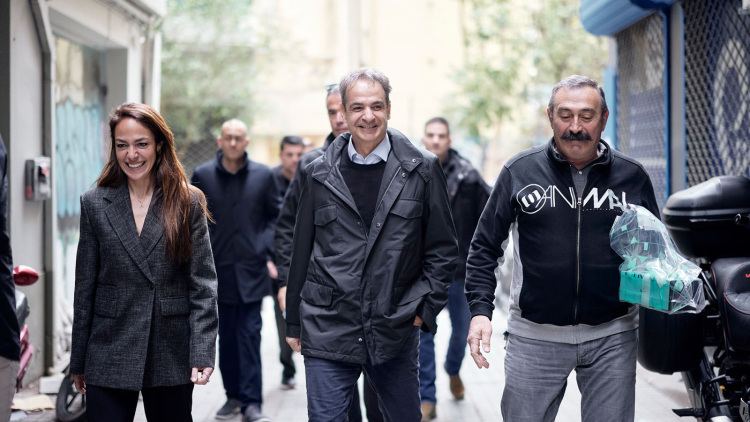 Ο Μητσοτάκης συναντήθηκε με τον 63χρονο Θεόφιλο, ωφελούμενο προγράμματος για κοινωνική στέγη στη Θεσσαλονίκη