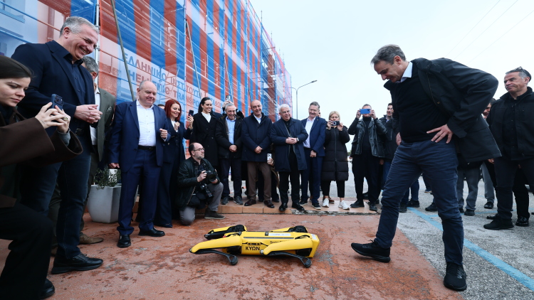 Ο Κύων, ο σκύλος ρομπότ υποδέχτηκε τον Μητσοτάκη στη Θεσσαλονίκη, δείτε βίντεο
