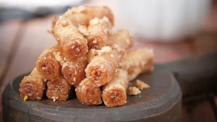 Τα σιροπιαστά που ολοκληρώνουν το τραπέζι μετά τον μπακαλιάρο της 25ης Μαρτίου