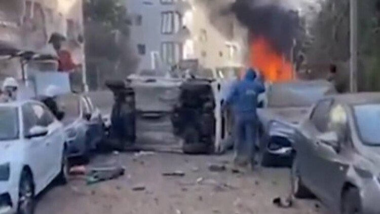 Πλήγματα στο Τελ Αβίβ από ιρανικούς πυραύλους, έξι ελαφρά τραυματίες