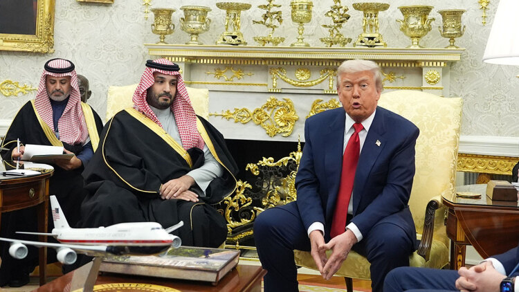 New York Times: Ο Μοχάμεντ μπιν Σαλμάν πιέζει τον Τραμπ να συνεχίσει τον πόλεμο στο Ιράν