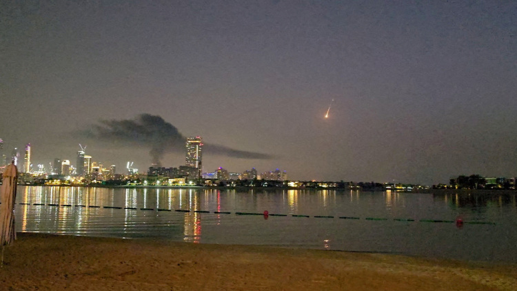 Τα Ηνωμένα Αραβικά Εμιράτα στρέφονται υπέρ της στρατιωτικής δράσης κατά του Ιράν για τα Στενά του Ορμούζ