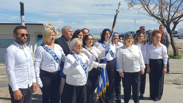 Ρόδος: 82χρονη μαθήτρια ΕΠΑΛ παρέλασε για την 25η Μαρτίου και καταχειροκροτήθηκε 
