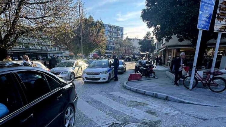 Έκαναν αλκοτέστ σε πλήρωμα περιπολικού στα Τρίκαλα την 25η Μαρτίου