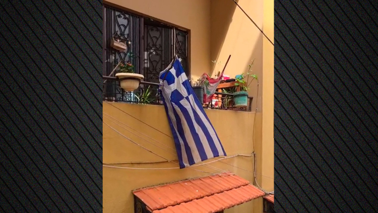Συγκινητικές εικόνες στον Λίβανο: Δοξολογία και ελληνικές σημαίες σε μπαλκόνια για την 25η Μαρτίου, δείτε βίντεο