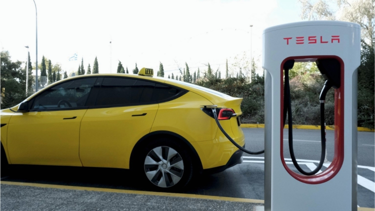 Εβγαλε προβλήματα το Tesla ταξί μετά από 386.000 χιλιόμετρα;