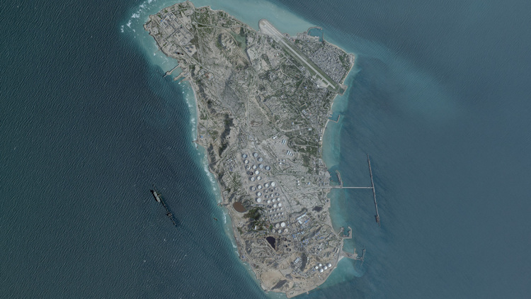 Το Ιράν στέλνει στρατό στο νησί Χαργκ, φοβάται χερσαία επέμβαση των ΗΠΑ - Ο Τραμπ λέει ότι δεν υπάρχει αδιέξοδο στις συνομιλίες, αλλά απειλεί με «κόλαση»