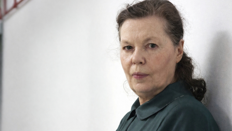 Ρούλα Πατεράκη: Αναμετριέται με τον εμβληματικό μονόλογο της Λούλας Αναγνωστάκη «Ο ουρανός κατακόκκινος»