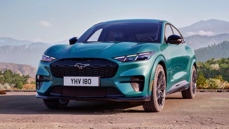 Η Mustang Mach-Ε αναβαθμίζεται και εμπλουτίζει τη γκάμα της