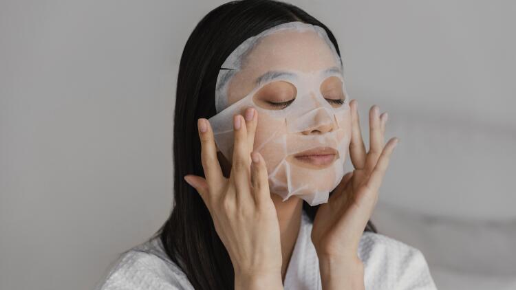 Sheet Masks: Τα μυστικά που θα κάνουν την εφαρμογή τους πιο αποτελεσματική
