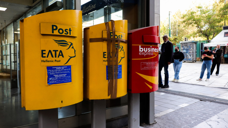 Ληστεία με καλάσνικοφ και βαριοπούλες στα ΕΛΤΑ Λουτρακίου