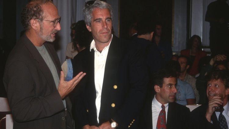 Μια επιζήσασα της υπόθεσης Επστάιν: «Άρχισε να αυνανίζεται»