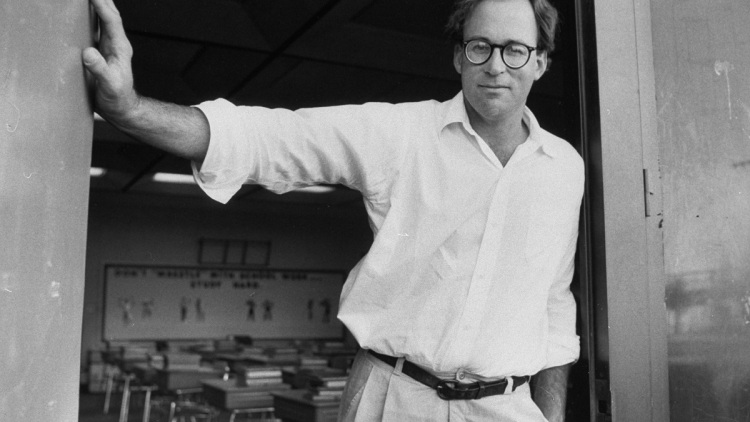 Πέθανε ο συγγραφέας που μετέτρεψε τη ζωή σε οίκο ευγηρίας σε συναρπαστικό ανάγνωσμα