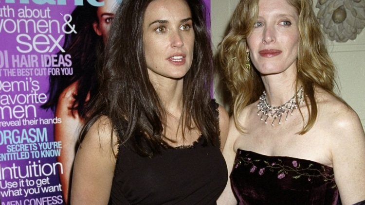 Λόρα Ντέι: Το περιζήτητο μέντιουμ των διασημοτήτων - Η κακοποίηση, οι αυτοκτονίες στην οικογένεια