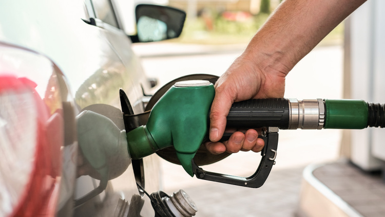 Έκτακτα μέτρα στήριξης: Πώς θα επιλεγούν οι δικαιούχοι για το Fuel Pass, σε ποιες περιοχές θα δοθεί υψηλότερη επιδότηση