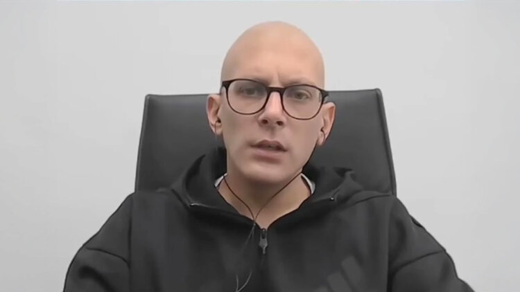 Πέντε μέρες μετά το χειρουργείο επέστρεψε στα καθήκοντά του ο δήμαρχος Αγίου Ευστρατίου: Και με ενάμιση πόδι οφείλεις να αποτίσεις φόρο τιμής στην 25η Μαρτίου