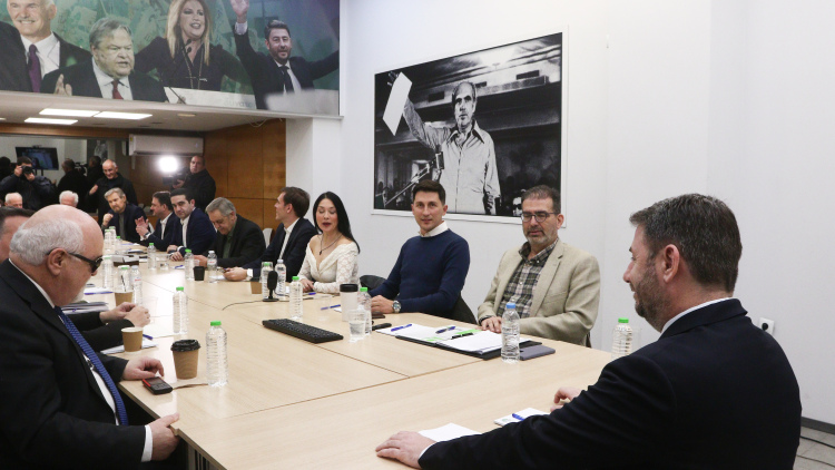 ΠΑΣΟΚ: Η αντίστροφη μέτρηση για το κρίσιμο Συνέδριο, οι συγκρούσεις και οι γέφυρες πριν την έναρξή του
