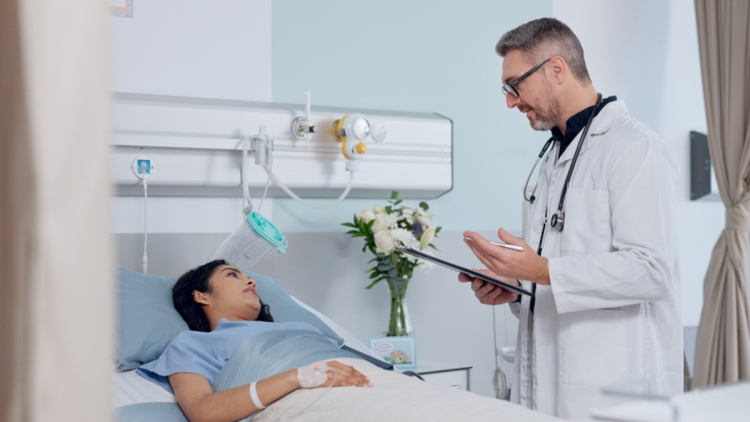 ΕΟΔΥ: Τάσεις αποκλιμάκωσης με 1 θάνατο από Covid και 5 από γρίπη
