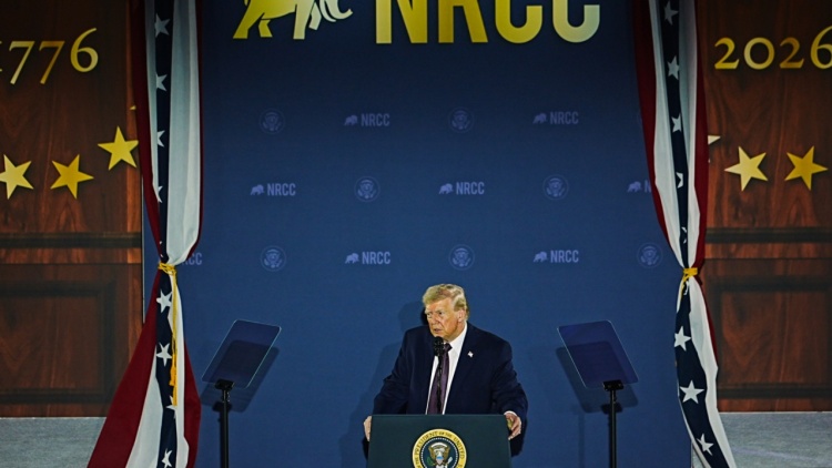 «Το Ιράν θέλει τόσο πολύ να κάνει συμφωνία, αλλά φοβούνται να το πουν», λέει ο Τραμπ - Η Τεχεράνη στέλνει στρατό στο νησί Χαργκ για το ενδεχόμενο χερσαίας επέμβασης των ΗΠΑ