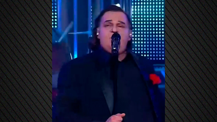 Παίκτης από το Your Face Sounds Familiar της Βουλγαρίας ενσάρκωσε τον Βασίλη Καρρά και έγινε χαμός από... γαρύφαλλα, δείτε το βίντεο