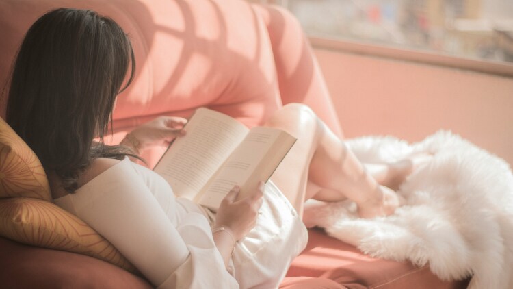 Τι προσφέρουν τα βιβλία ρομαντικής λογοτεχνίας στην ψυχική υγεία και τις σχέσεις
