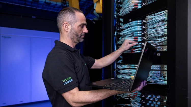 COSMOTE TELEKOM: Νέες υποδομές Data Center φέρνουν την Τεχνητή Νοημοσύνη πιο κοντά στις επιχειρήσεις
