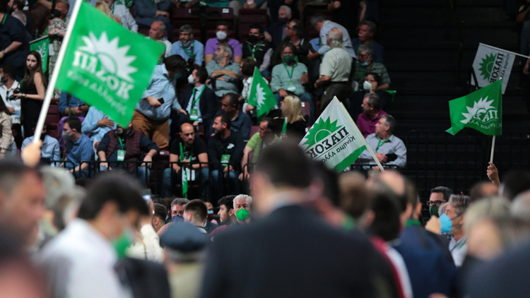 Ξεκινά το τριήμερο συνέδριο του ΠΑΣΟΚ: Το δύσκολο στοίχημα για να σπάσει η «ακούνητη βελόνα»