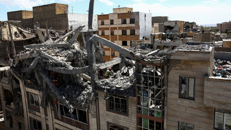 Ιρανός ΥΠΕΞ: «Ο Νετανιάχου τζογάρισε με τις ζωές των Αμερικάνων» - Οι Χούθι επέστρεψαν με πυραύλους στο Ισραήλ που βομβαρδίζει τον νότιο Λίβανο, οι Ιρανοί στόχευσαν πολεμικό πλοίο των ΗΠΑ