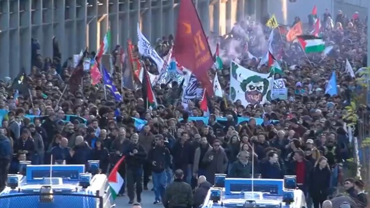 No Kings Italia: Μαζική αντιπολεμική διαδήλωση στη Ρώμη, «λέμε όχι σε Τραμπ και Νετανιάχου», βίντεο