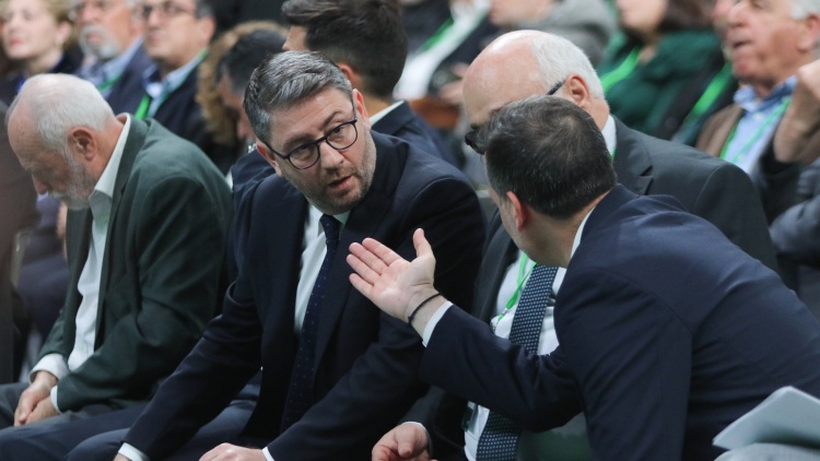 Με δύο υποχωρήσεις Ανδρουλάκη συνεχίστηκε η επιχείρηση ενότητας στο συνέδριο του ΠΑΣΟΚ, ποιες αλλαγές πέρασαν στο καταστατικό