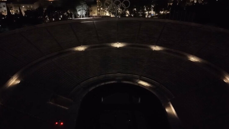 Το Παναθηναϊκό Στάδιο στο σκοτάδι για την Ώρα της Γης, εντυπωσιακό βίντεο drone - Παιδιά σχημάτισαν με φαναράκια το «60»
