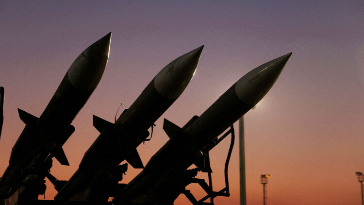 Συναγερμός στην Τεχεράνη από εκρήξεις και αντιαεροπορικά: Δεν έχουμε σχέση, λέει το Ισραήλ