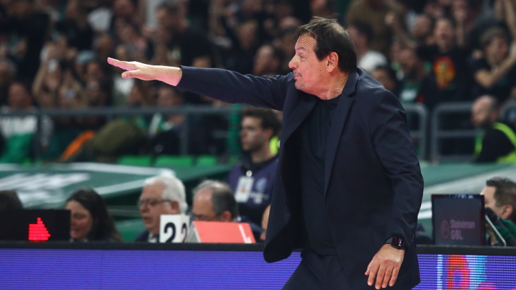 Αταμάν: «Εκτός από τους παίκτες του Ολυμπιακού, είχαμε να αντιμετωπίσουμε και τρεις διαιτητές που δεν μας άφησαν να παίξουμε», τι είπε για τις ερυθρόλευκες ελληνοποιήσεις  