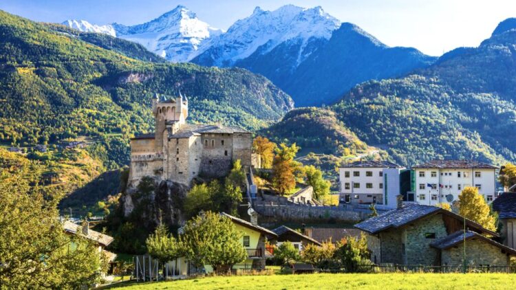Η «Ρώμη των Άλπεων»: Κάστρα, κορυφές και ανοιξιάτικες διαδρομές στην Κοιλάδα της Αόστα