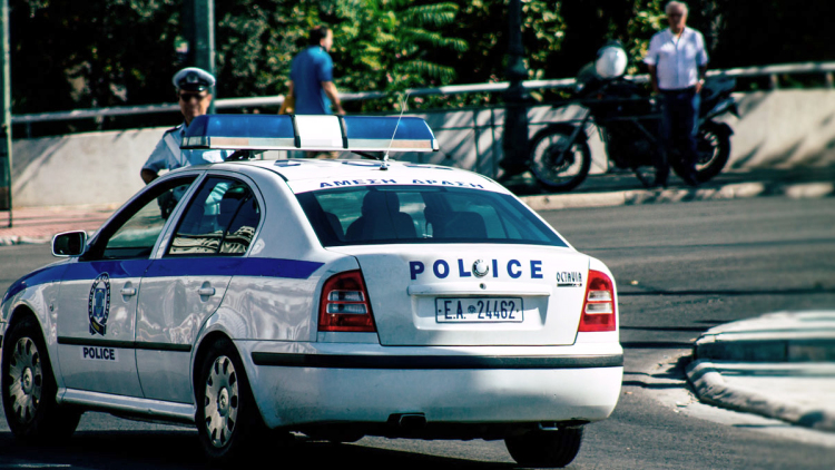 Θρίλερ στου Ζωγράφου: Νεκρές μάνα και κόρη σε «σφραγισμένο» δωμάτιο, έχει προσαχθεί ο γιος της οικογένειας